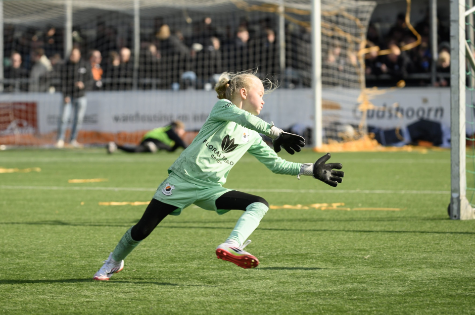 Lisanne van der Plas op stage bij ADO Den Haag