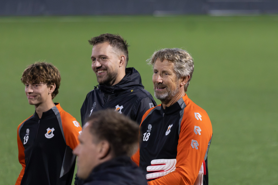 Edwin van der Sar traint mee bij VV Katwijk